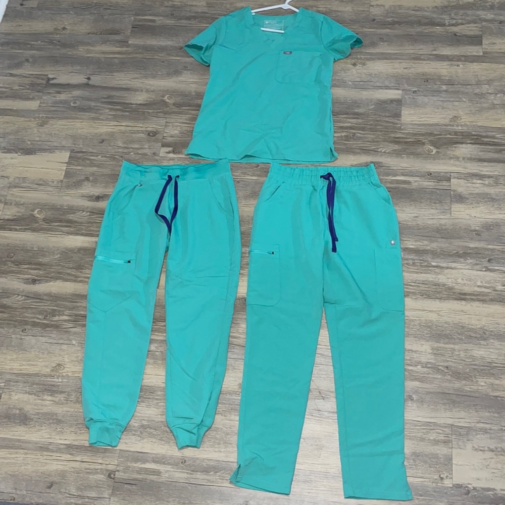 FIGS Scrub Set